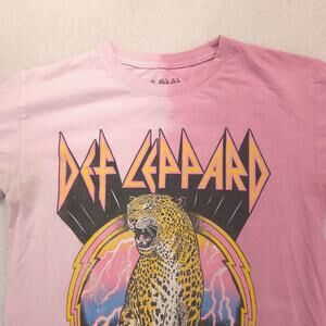 Def Leppard Band Graphic Short Sleeve T Shirt Womens Size Medium M Pink